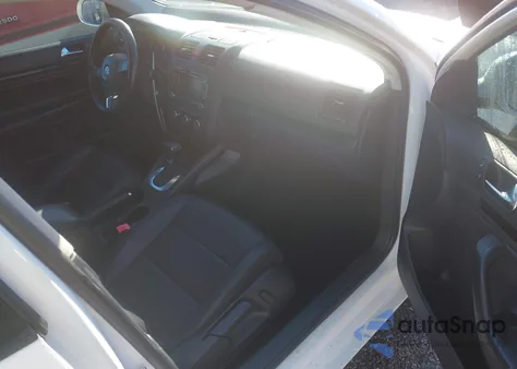 2010 Volkswagen Jetta Wolfsburg Edition z USA, uszkodzony, nr VIN 3VWRA7AJ7AM049048